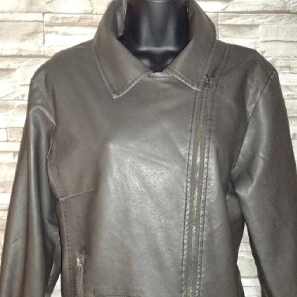 Che Bella Stylish Grey Faux Leather Jacket in size Small